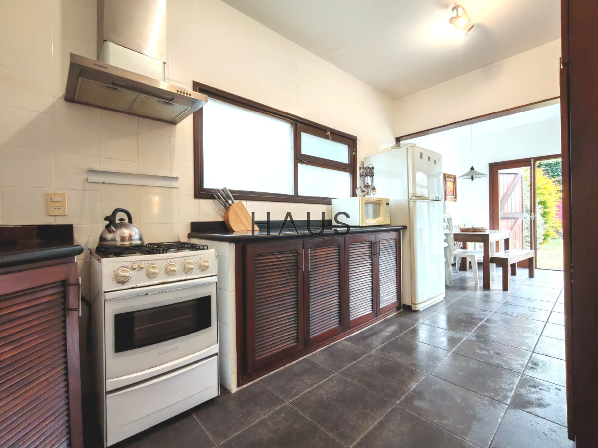 Casa ID.154 - Casa en alquiler anual usd 2500 mensual - Punta del Este