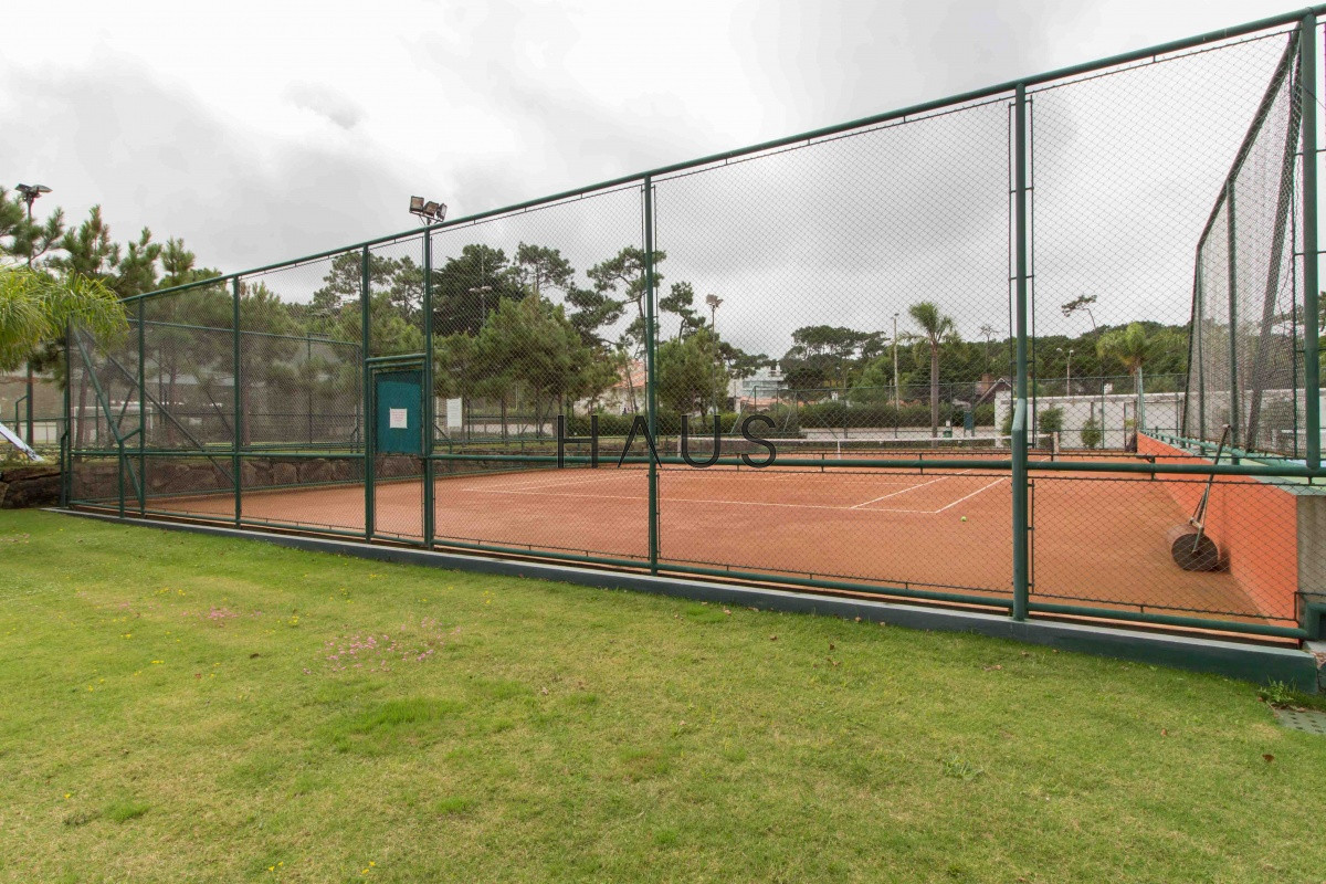 Apartamento ID.375 - Venta y Alquiler Apartamento 2 dormitorios 3 baños Torre Aquarela Punta del Este