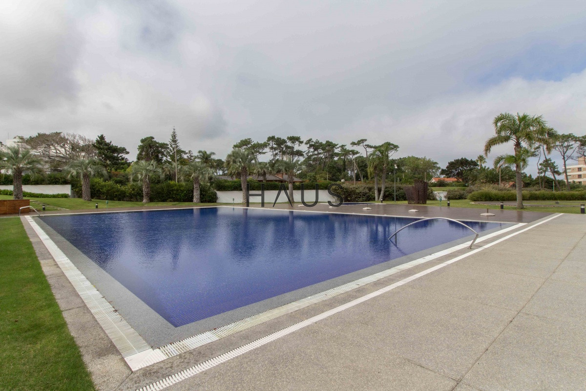 Apartamento ID.375 - Venta y Alquiler Apartamento 2 dormitorios 3 baños Torre Aquarela Punta del Este