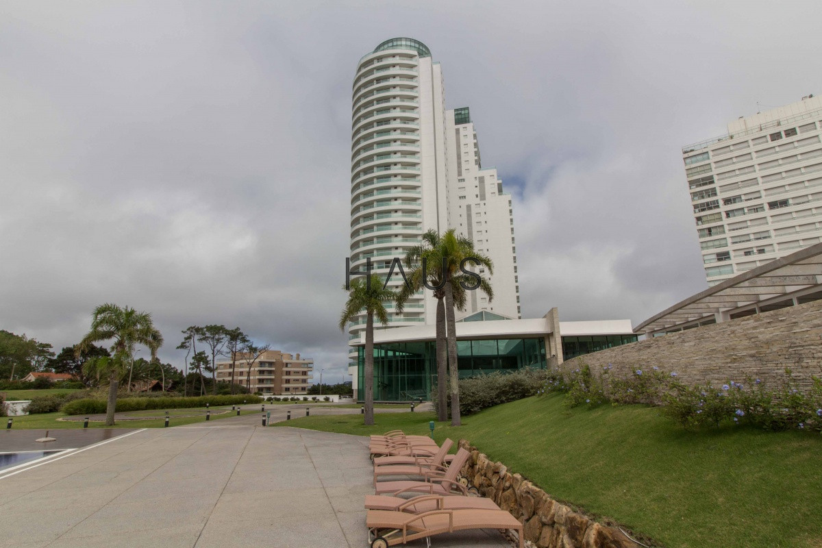 Apartamento ID.375 - Venta y Alquiler Apartamento 2 dormitorios 3 baños Torre Aquarela Punta del Este