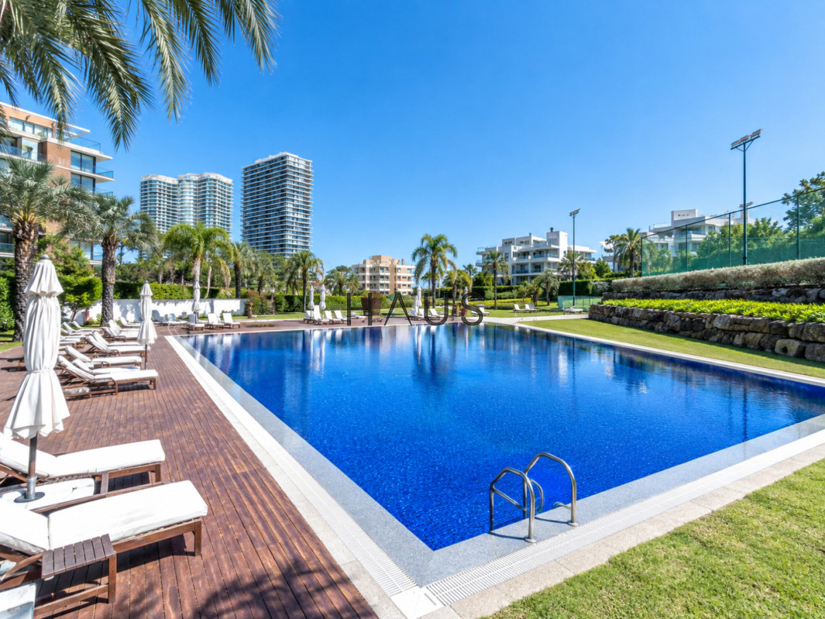 Apartamento ID.375 - Venta y Alquiler Apartamento 2 dormitorios 3 baños Torre Aquarela Punta del Este