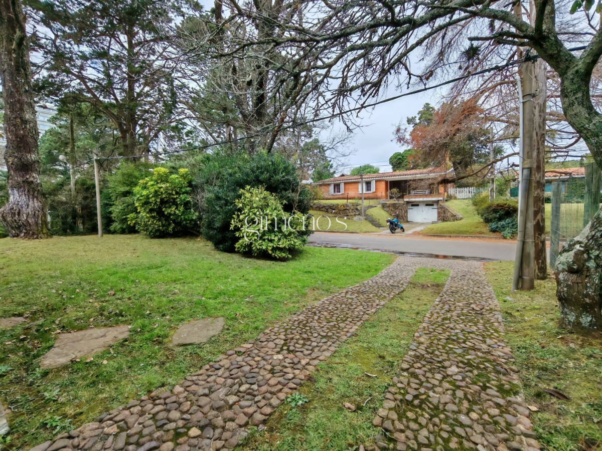 Casa ID.338 - Casa en Alquiler Anual - Punta del Este