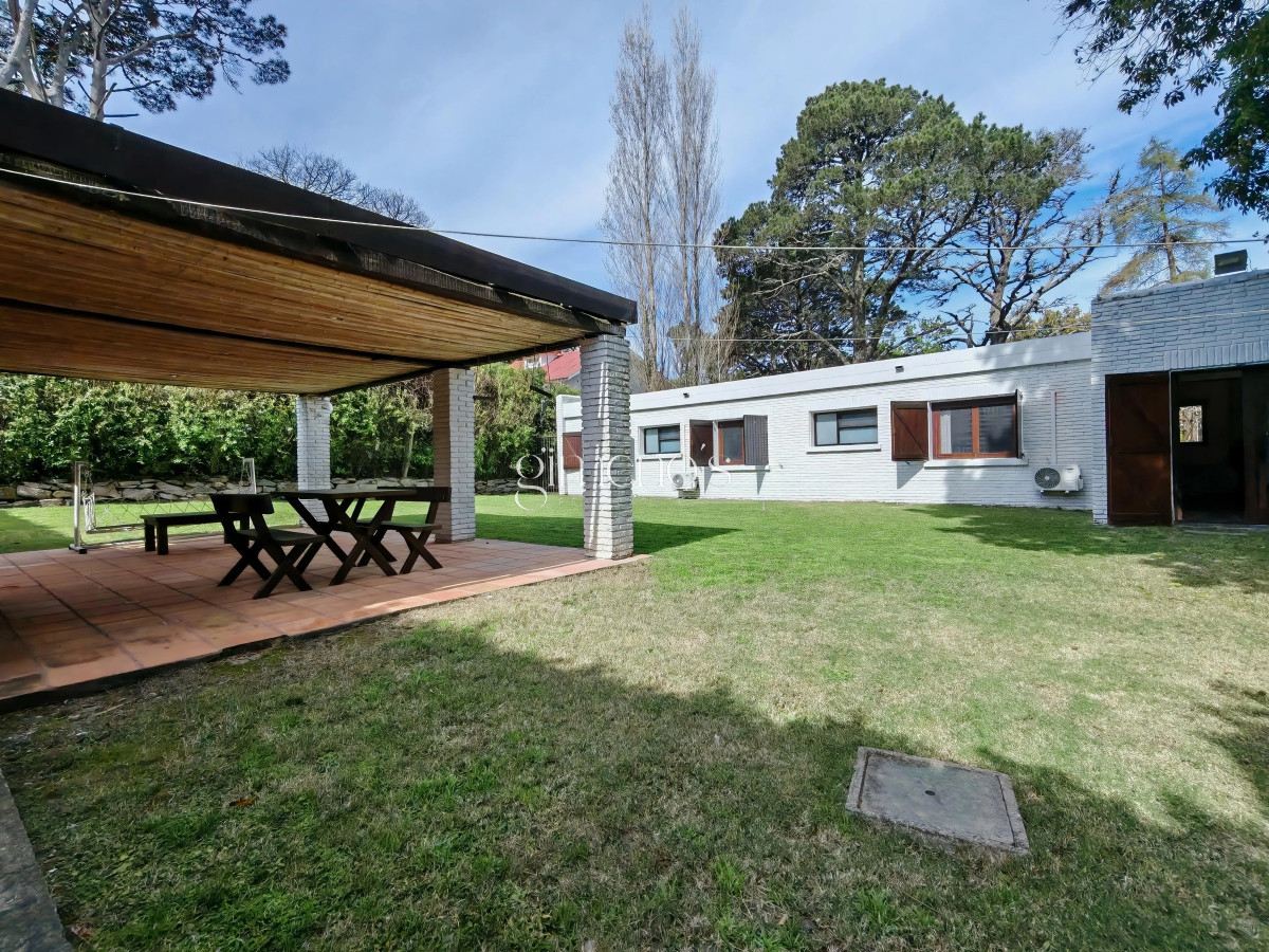 Casa ID.338 - Casa en Alquiler Anual - Punta del Este