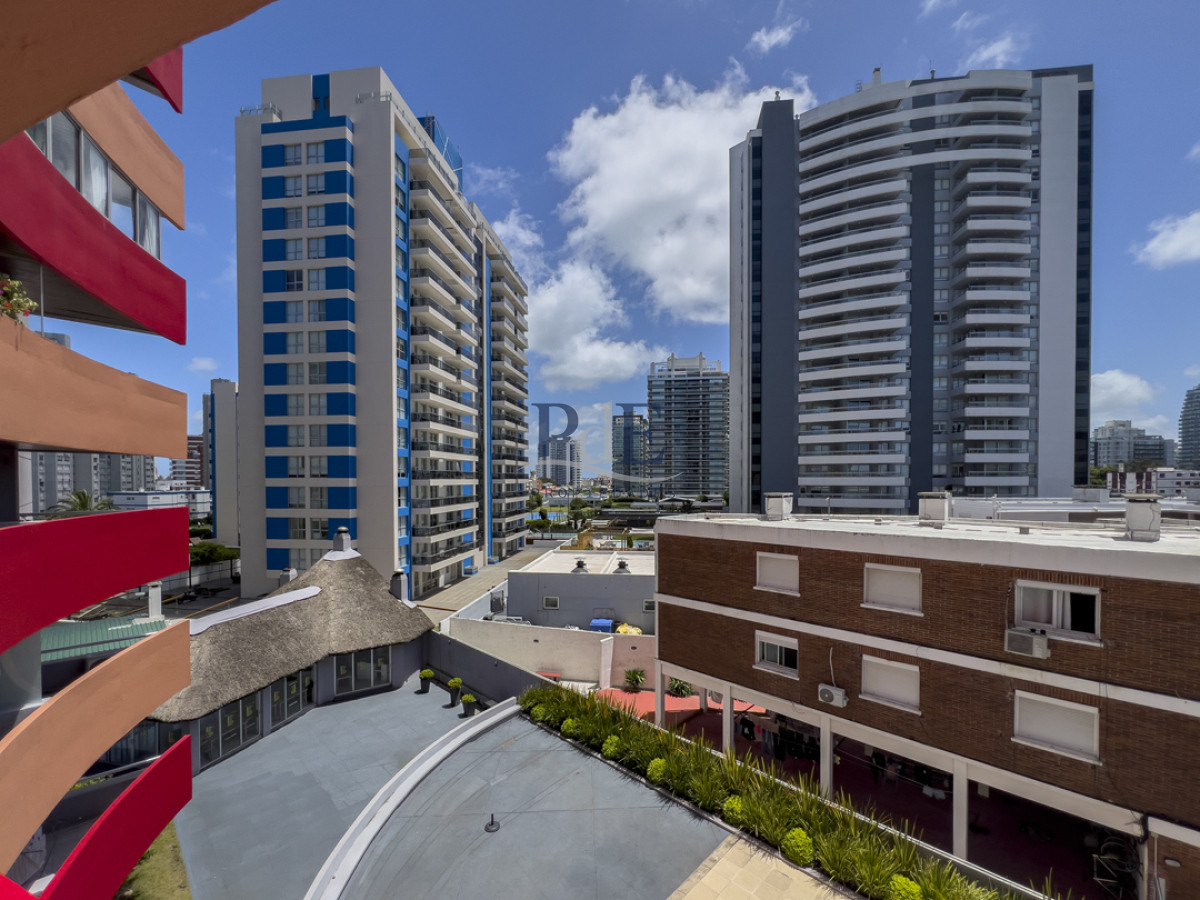 Apartamento en venta en Brava Punta del Este, 2 dormitorios, 2 baños - Imagen 2