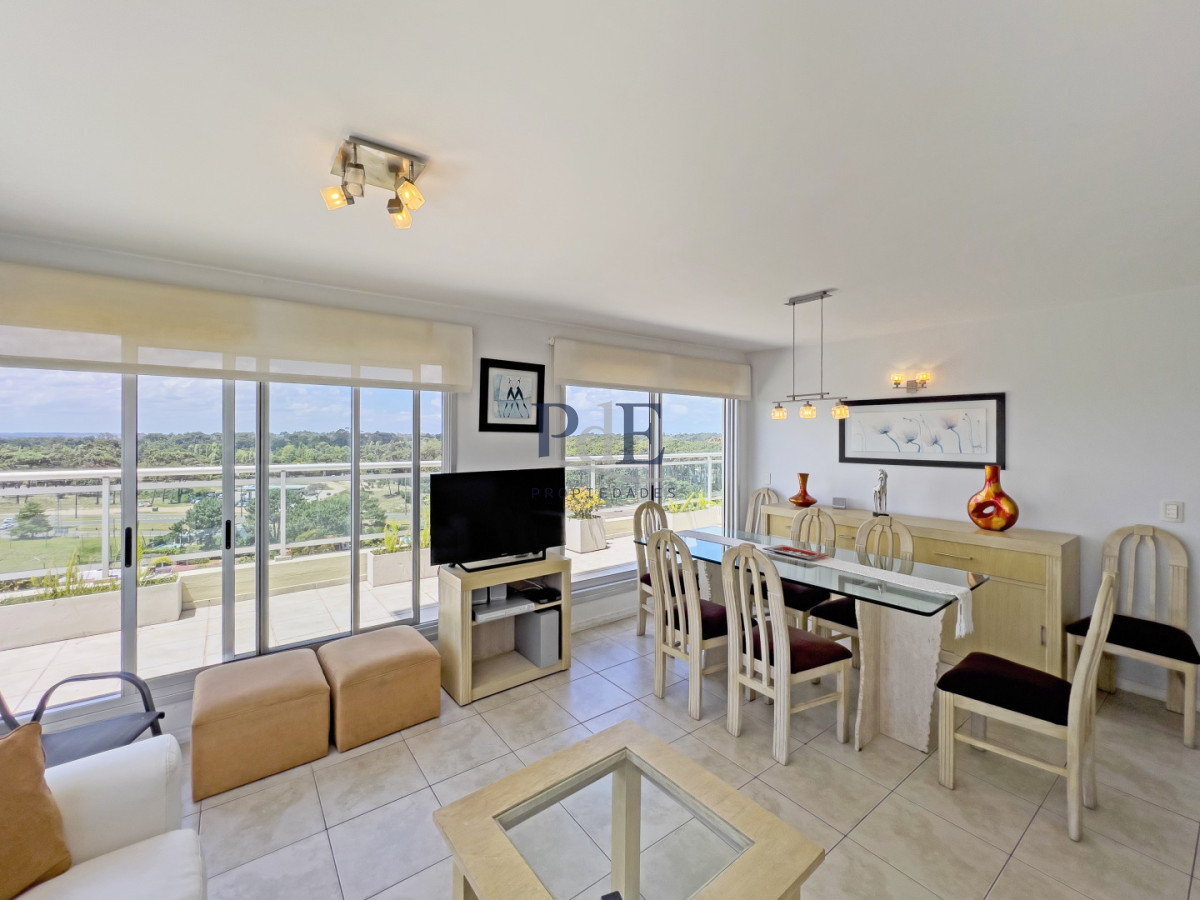 Apartamento en venta de tres dormitorios y servicio.  - Imagen 9