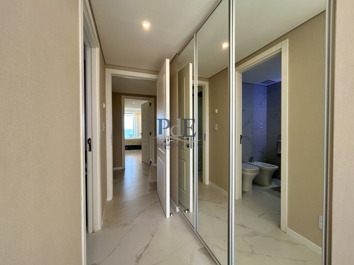 Apartamento en venta en primera linea al mar  - Imagen 19