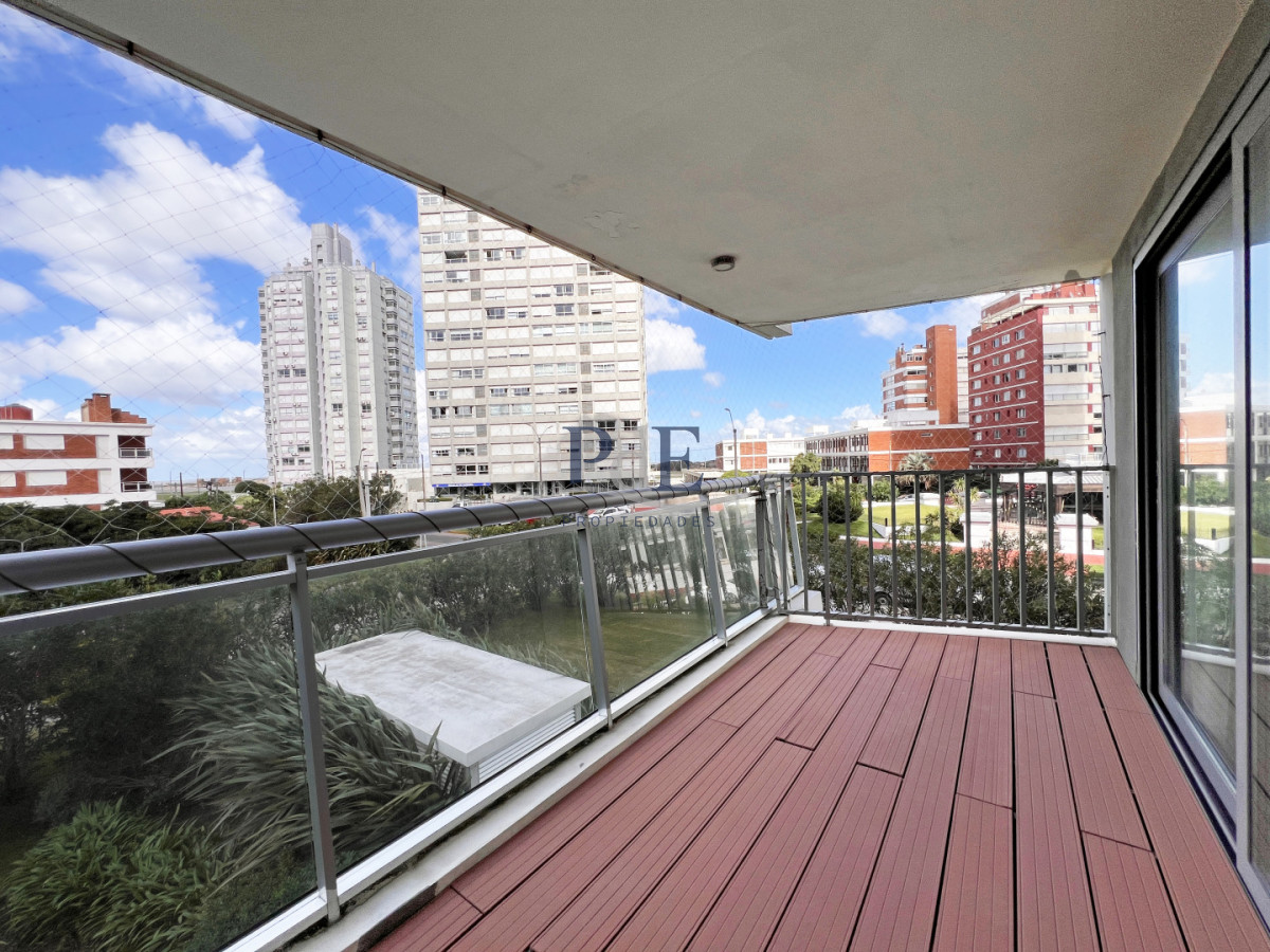 Apartamento en venta y alquiler anual 2 dormitorios Torre Onix