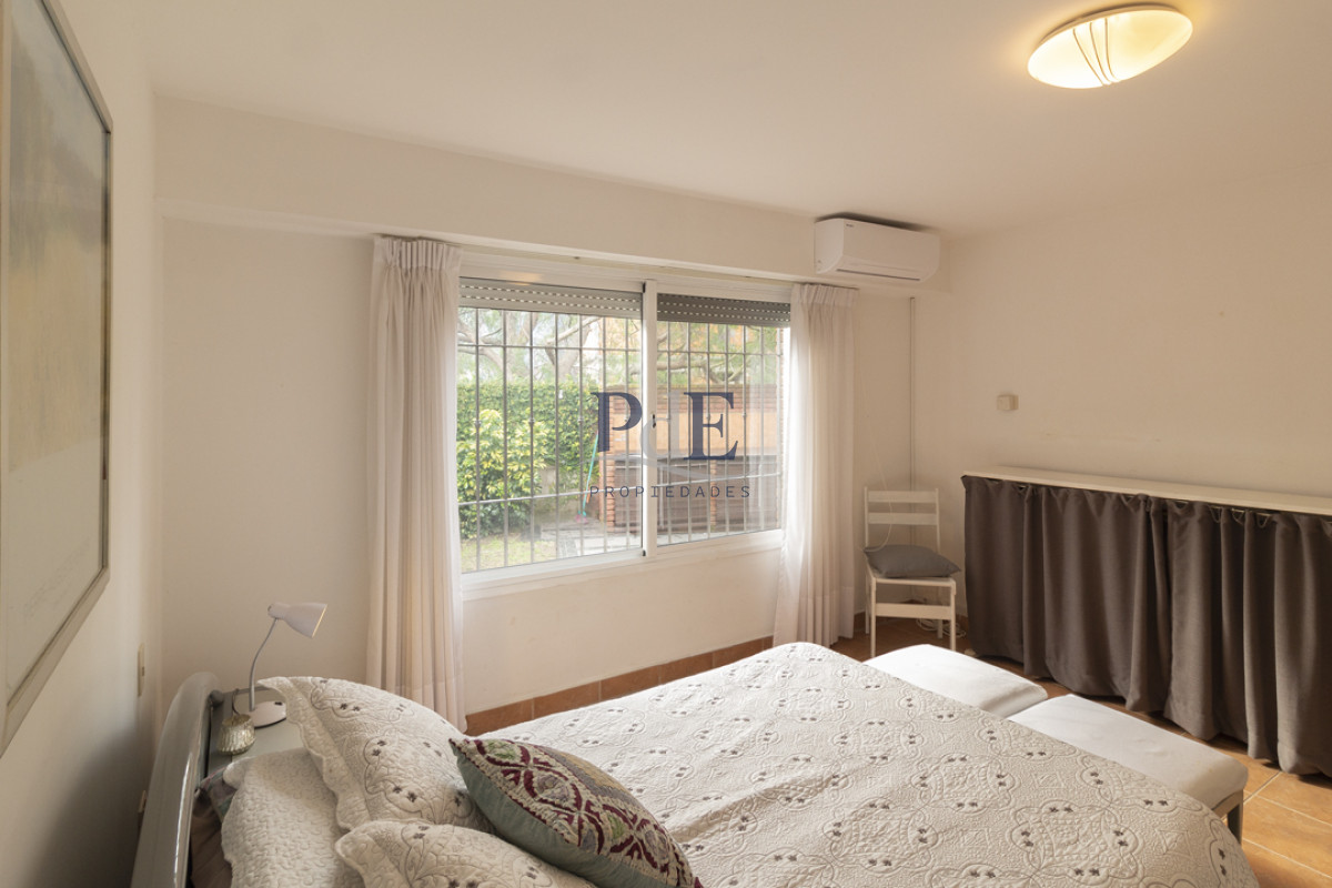 Casa 4 dormitorios en Playa Mansa cerca del Mar. - Imagen 23