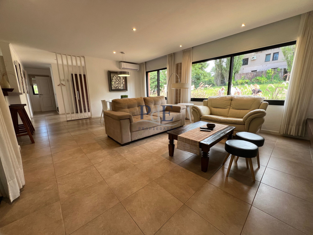 Venta de casa 2 dormitorios en Barrio privado. Pinares. - Imagen 4