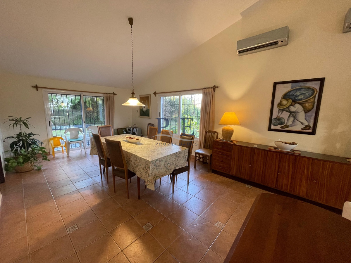 Casa 4 dormitorios en Playa Mansa cerca del Mar. - Imagen 7