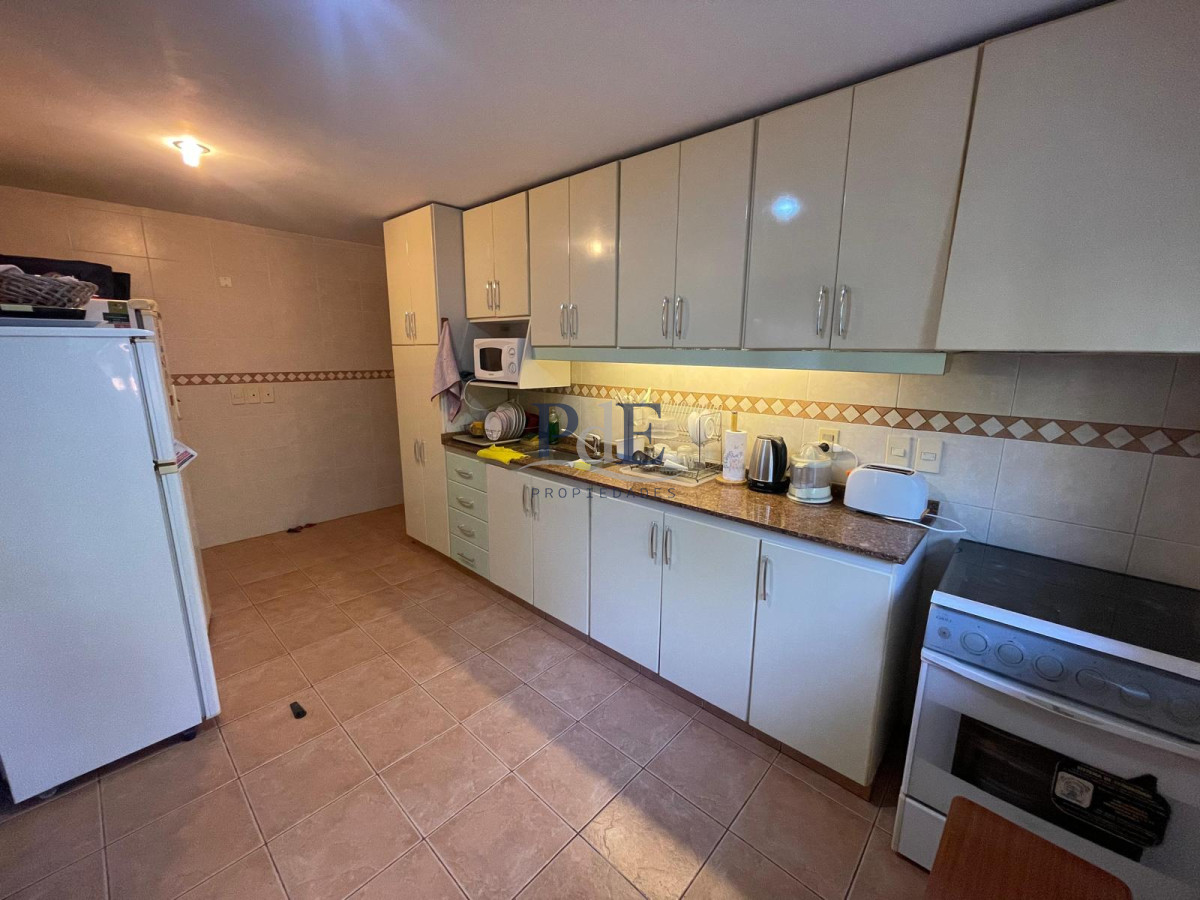 Casa 4 dormitorios en Playa Mansa cerca del Mar. - Imagen 20