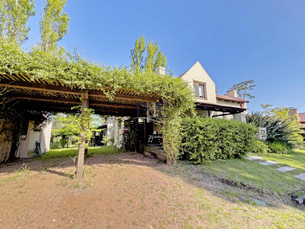 Casa en venta en Barrio privado - Imagen 1