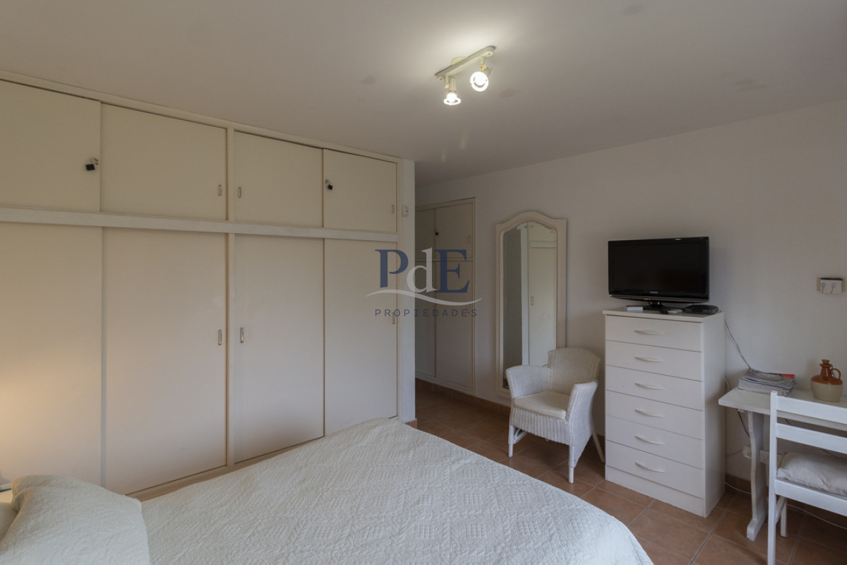 Casa 4 dormitorios en Playa Mansa cerca del Mar. - Imagen 13