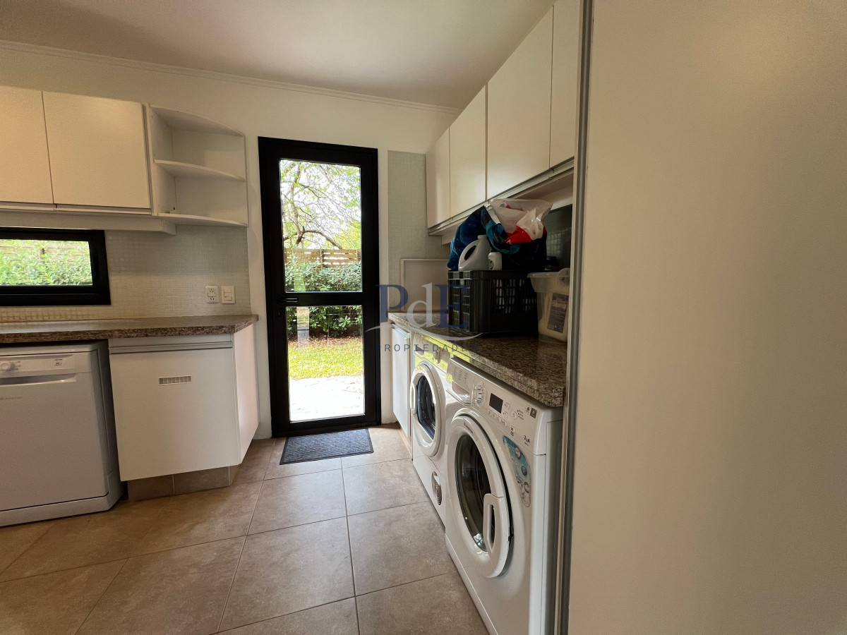 Venta de casa 2 dormitorios en Barrio privado. Pinares. - Imagen 11