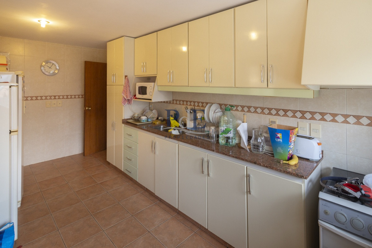 Casa 4 dormitorios en Playa Mansa cerca del Mar. - Imagen 9