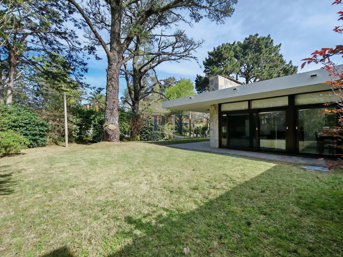 Casa de 3 Dormitorios con Excelente Ubicación. Punta del Este. - Imagen 38