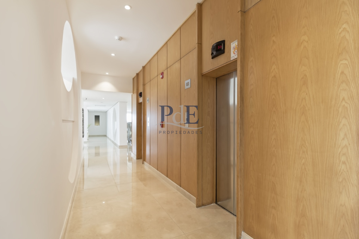 Frente al mar, reciclado en torre de gran categoría en venta!!  - Imagen 60