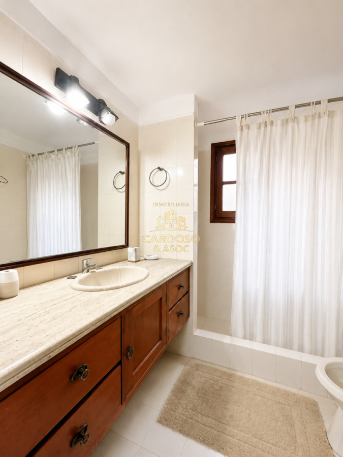 Apartamento ID.206 - Casa en venta oportunidad en Playa Mansa, Punta del Este