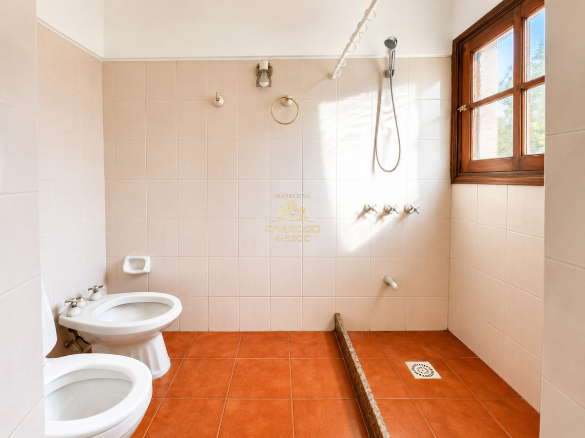 Apartamento ID.206 - Casa en venta oportunidad en Playa Mansa, Punta del Este