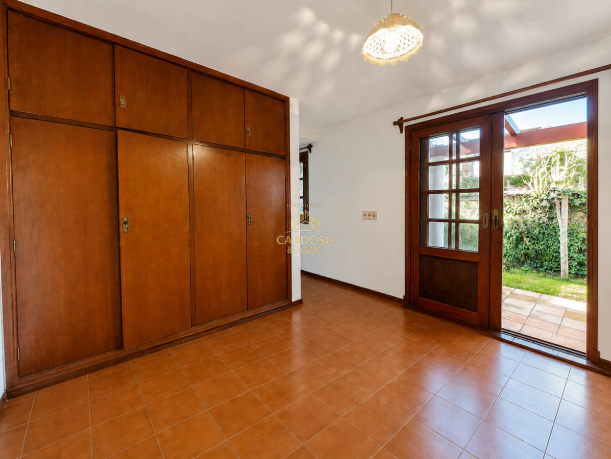 Apartamento ID.206 - Casa en venta oportunidad en Playa Mansa, Punta del Este