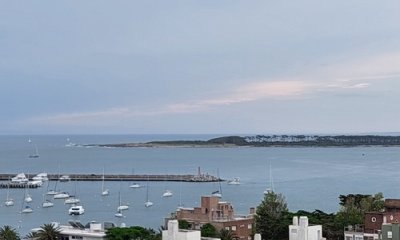 Venta dpto. 1 dormitorio en Piso alto sobre Calle 20