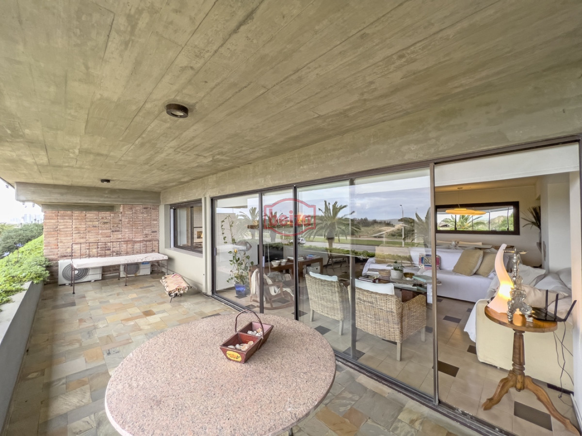 Apartamento ID.166333/Departamento-en-venta-de-1-suite-en-Alexander-Collection - En venta, departamento en primera linea de playa brava