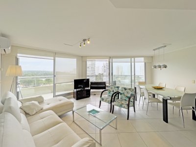 Piso alto con terraza y linda vista. 3 dorm.- Amenities