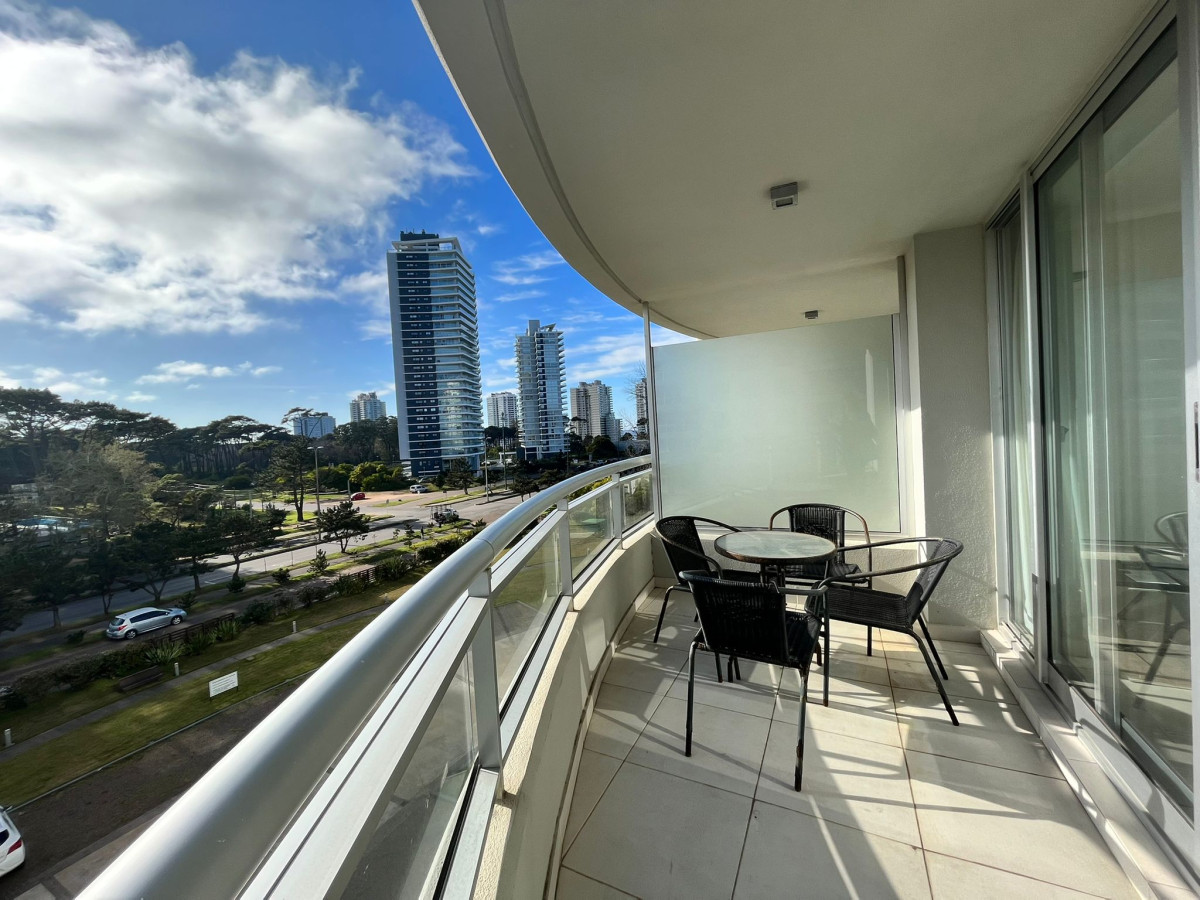 Apartamento en venta o alquiler anual en Punta del Este
