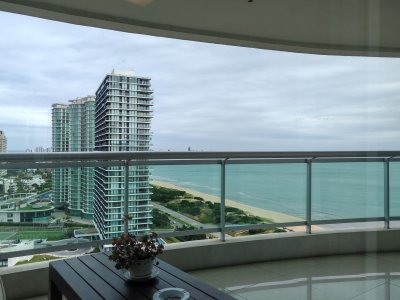 Venta y Alquiler Apartamento 2 dormitorios 3 baños Torre Aquarela Punta del Este