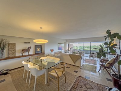 En venta, departamento en primera linea de playa brava