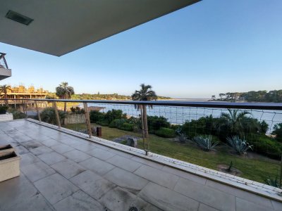 Venta Apartamento Semi-piso Edificio Delamar Punta del Este 