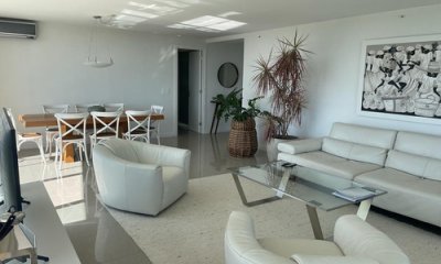 Apartamento esquinero con excelente vista