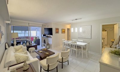 Apartamento en piso alto con vista al mar