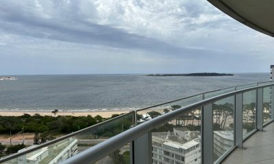 Apartamento en venta y alquiler en Mansa Punta del Este, 3 dormitorios, 4 baños