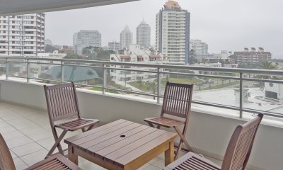 Apartamento en venta y alquiler en Brava Punta del Este, 2 dormitorios, 2 baños