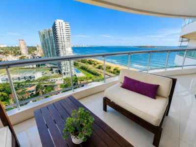 Torre Aquarela con vista al mar frente a la playa Apartamento en venta y en alquiler en Mansa Punta del Este, 2 dormitorios, 3 baños. - PROPIEDADESUY - Punta del Este