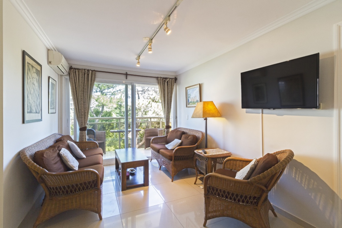 Apartamento en venta y alquiler en Brava Punta del Este, 3 dormitorios, 2 baños
