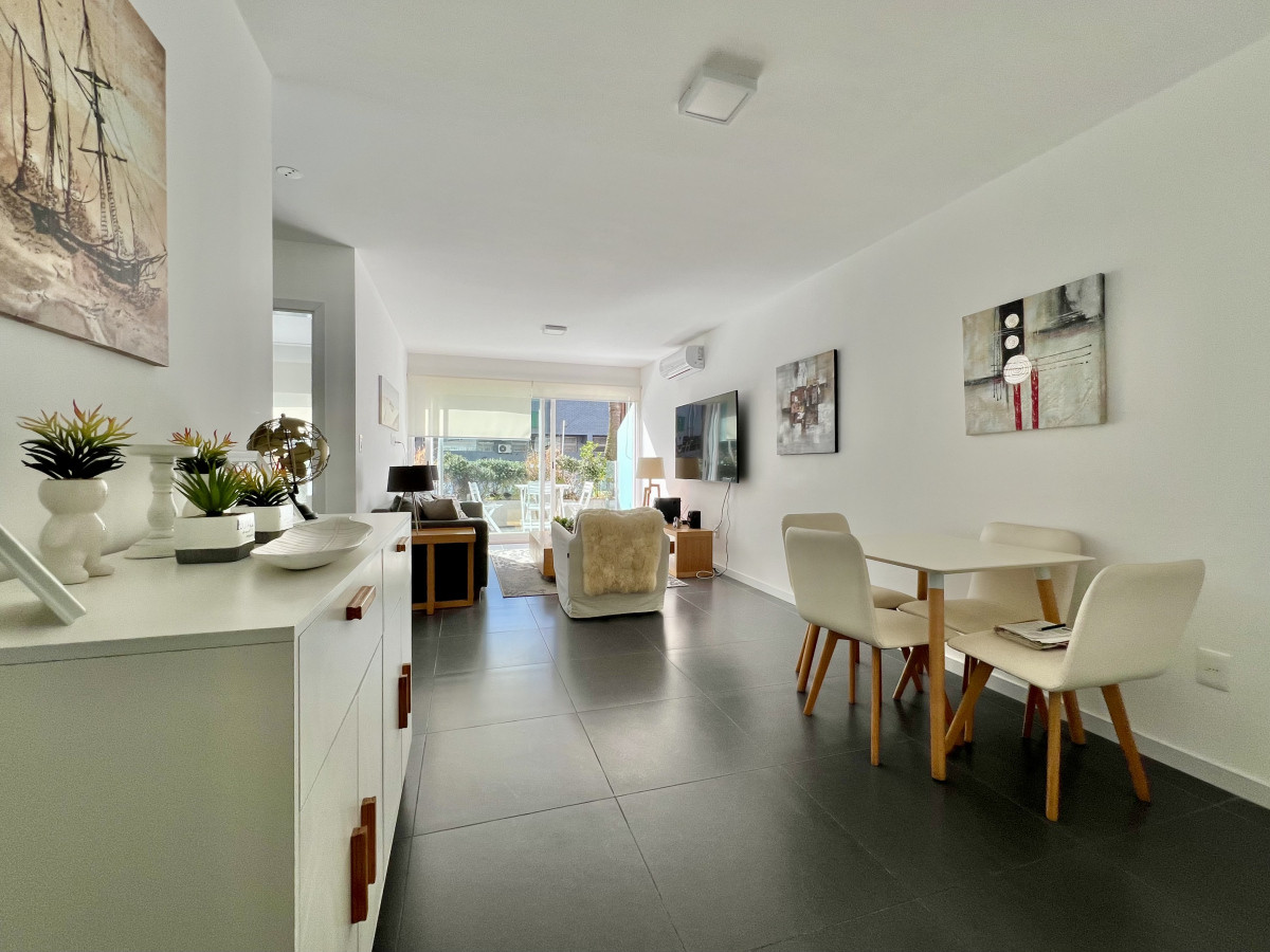 Apartamento en península con patio-terraza