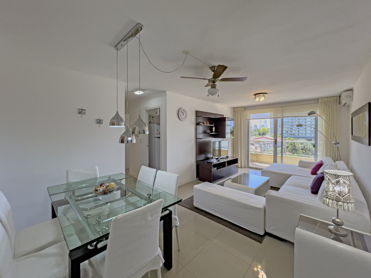 VENTA APARTAMENTO 2 DORMITORIOS PLAYA MANSA PUNTA DEL ESTE