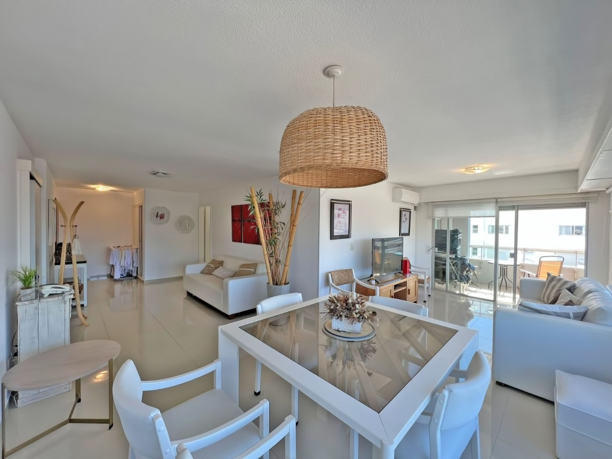 Venta en Peninsula, 2 dormitorios 2 baños