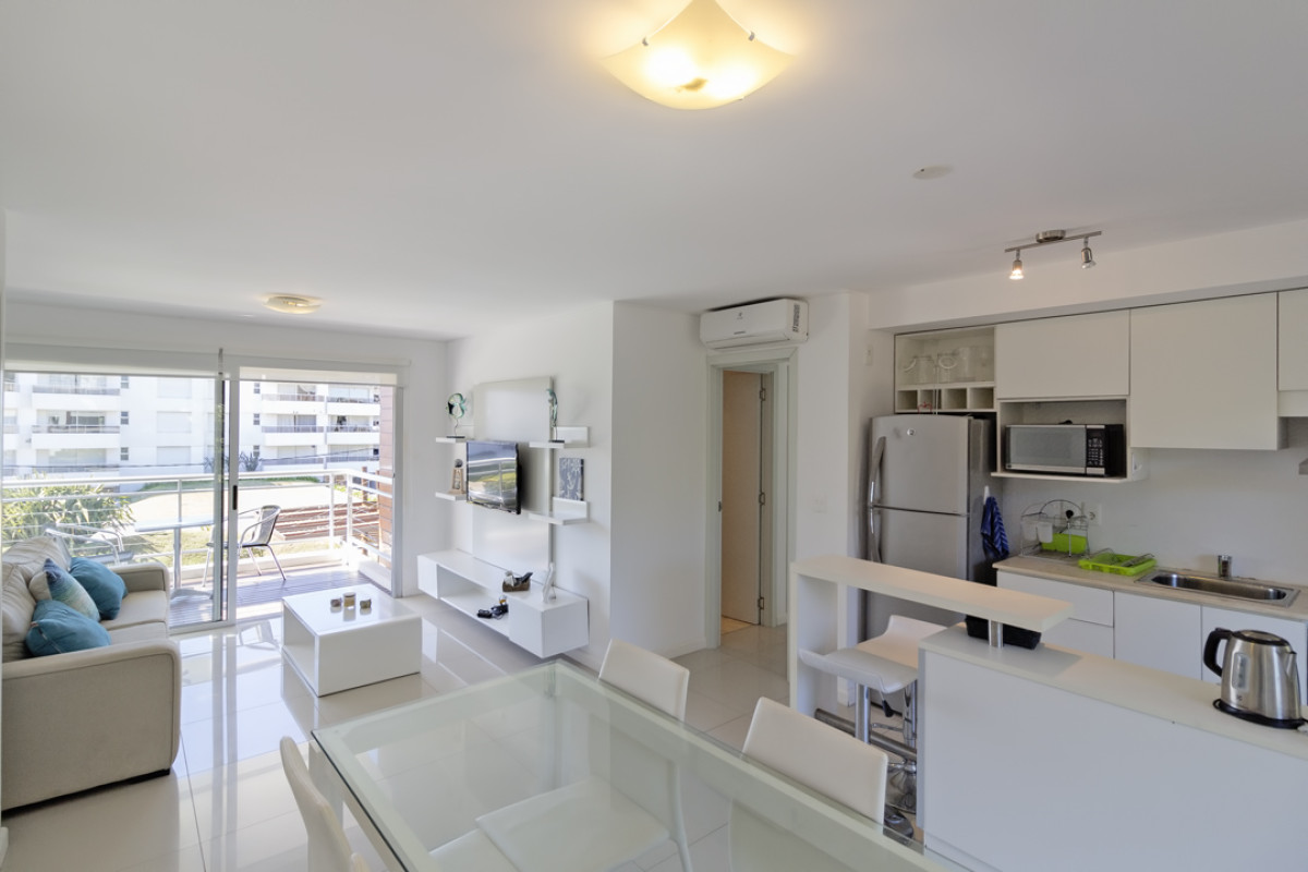 Rincon del Indio, Apartamento en Venta de 2 Dormitorios a Metros del Mar, Punta del Este