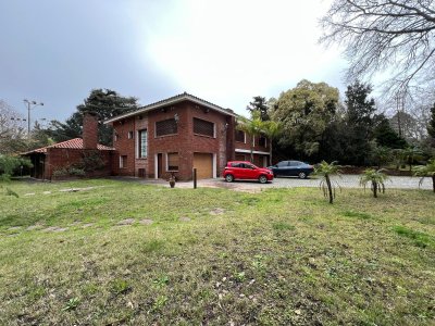 Venta de Casa 8 DORMITORIOS en Solanas