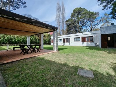Casa en alquiler anual usd 2500 mensual - Punta del Este