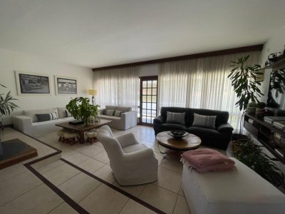 Casa en alquier de temporada, playa mansa - 4 dormitorios