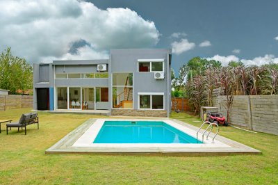 Casa en venta en dos plantas de 3 dormitorios 