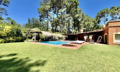 Casa de 5 dormitorios + dependencia