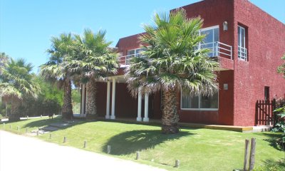 Casa en la playa - Punta Piedras - 6 dorm. + dependencia