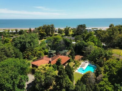 Venta de Casa 8 DORMITORIOS en Solanas Casa en venta en Solanas Punta Ballena, 8 dormitorios, 7 baños. - PROPIEDADESUY - Punta del Este
