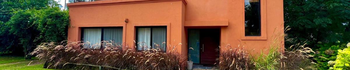 Alquiler anual y venta casa 2 dormitorios en Barrio privado