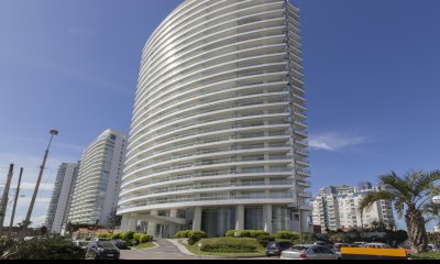 Season Tower Punta del Este  Apartamentos  2 dormitorios y 3 baños en Venta